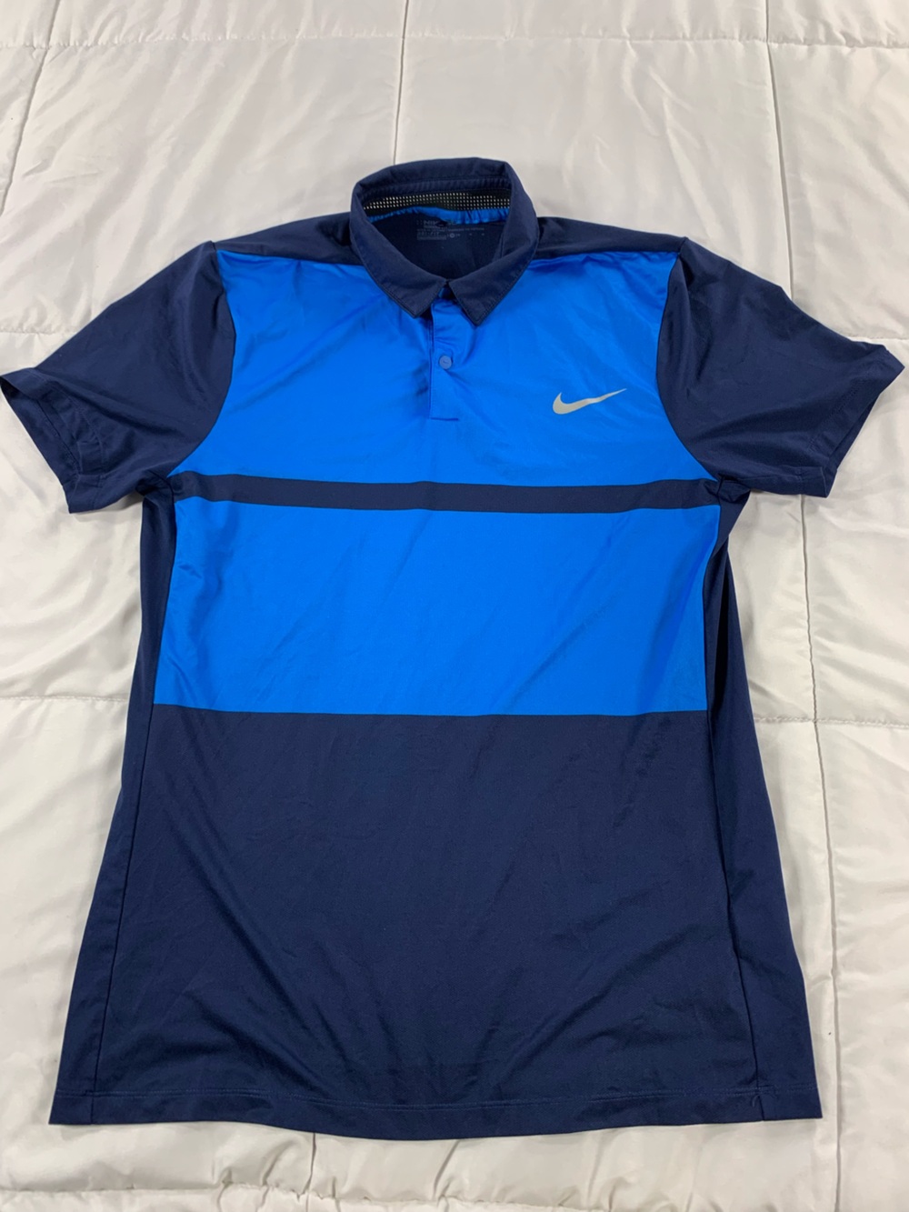 Pre loved NIKE golf shirt mens size M